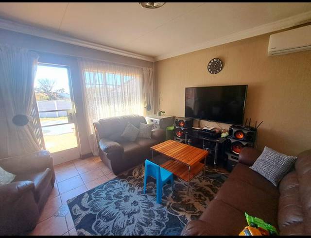 2 BEDROOM PROPERTY TO RENT IN HEUWELOORD